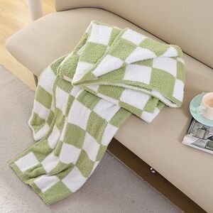 Nicole Miller Green and White Checkered Blanket